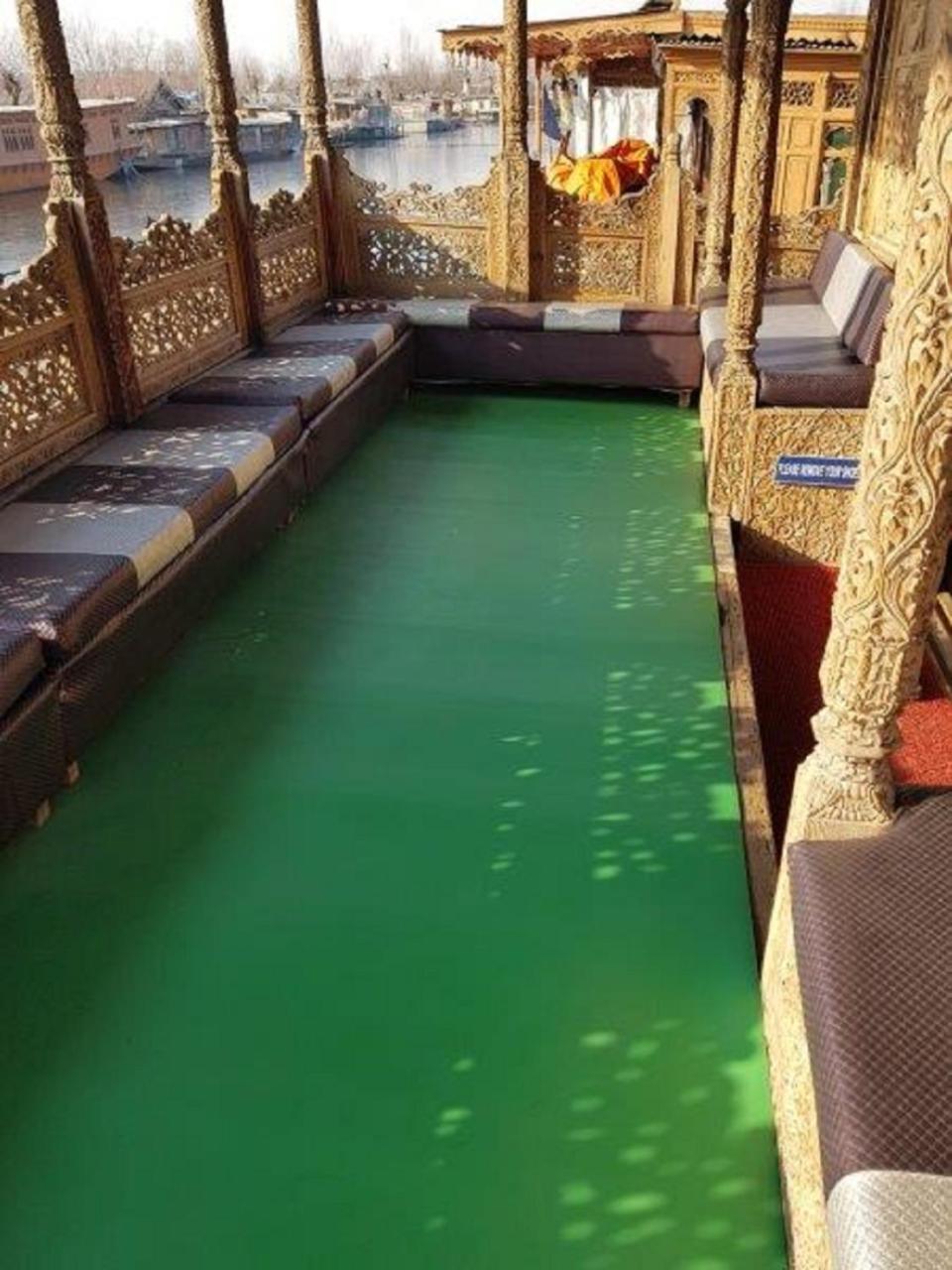 De Laila House Boat By Sterling Hotell Srīnagar Exteriör bild